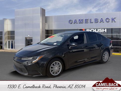 Used 2023 Toyota Corolla LE FWD image 1