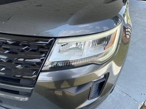Used 2019 Ford Explorer XLT w/ Equipment Group 202A FWD image 6