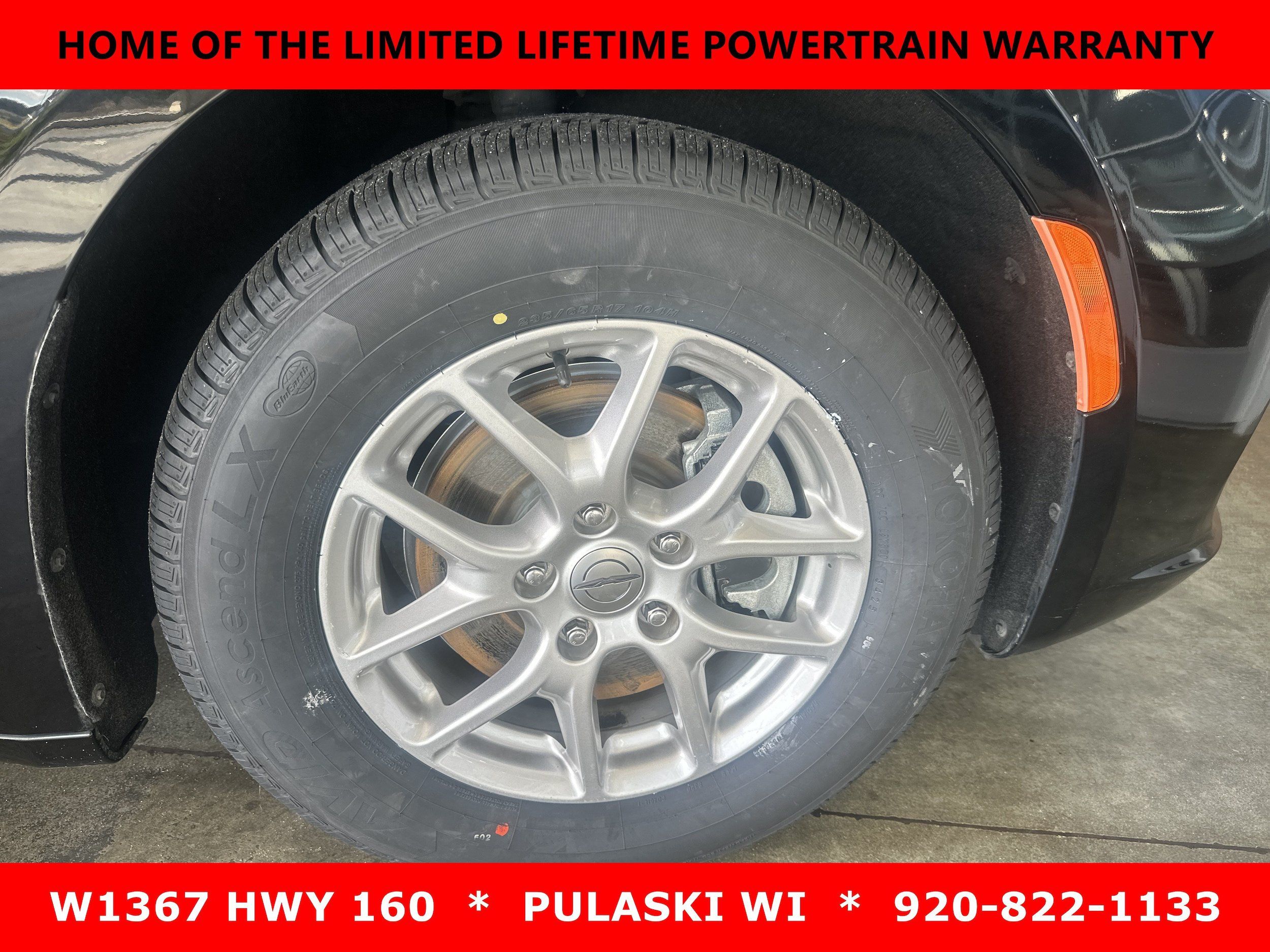 Used 2024 Chrysler Pacifica Touring-L FWD image 2