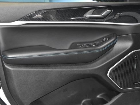 Used 2024 Jeep Grand Cherokee Trailhawk image 4