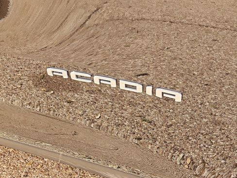 Used 2025 GMC Acadia Elevation w/ Elevation Premium Package image 8