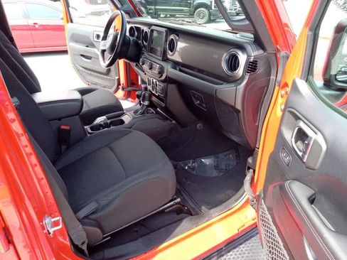 Used 2018 Jeep Wrangler Unlimited Sahara AWD/4WD image 28