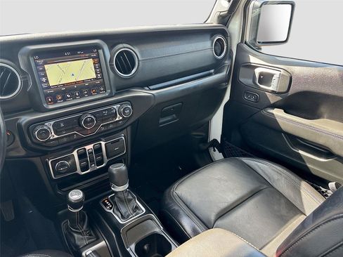 Used 2020 Jeep Gladiator Overland AWD/4WD image 22