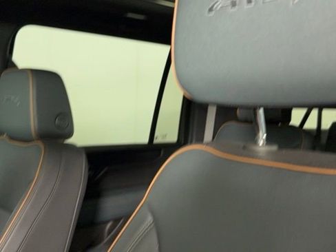 Used 2025 GMC Yukon XL AT4 w/ AT4 Premium Package image 17