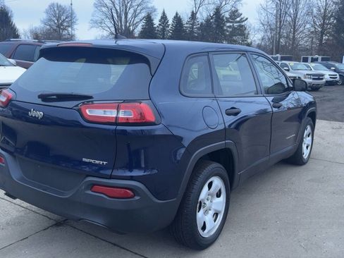 Used 2016 Jeep Cherokee Sport image 6