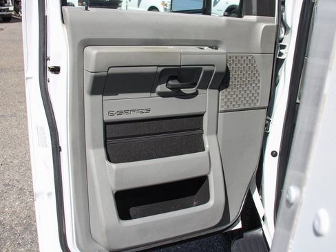 Used 2019 Ford E-350 and Econoline 350 Super Duty image 16