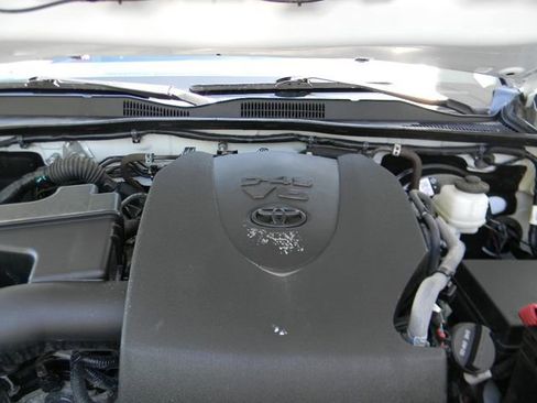 Used 2023 Toyota Tacoma SR5 AWD/4WD image 9