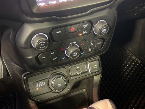 Used 2022 Jeep Renegade Limited w/ Sun, Sound & Wheels Group AWD/4WD image 24