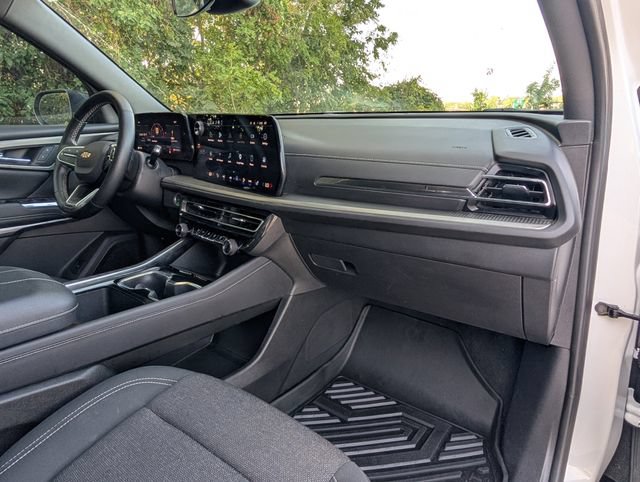 Used 2025 Chevrolet Traverse LT FWD image 29