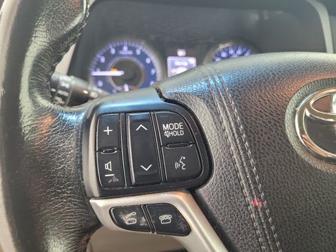 Used 2016 Toyota Sienna XLE w/ XLE Navigation Package FWD image 27