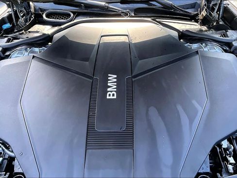 Used 2025 BMW i7 eDrive50 image 30