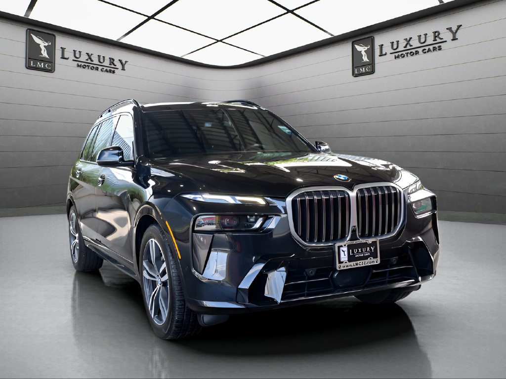 Used 2023 BMW X7 xDrive40i w/ M Sport Package AWD/4WD image 1