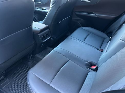 Used 2023 Toyota Venza Limited image 15