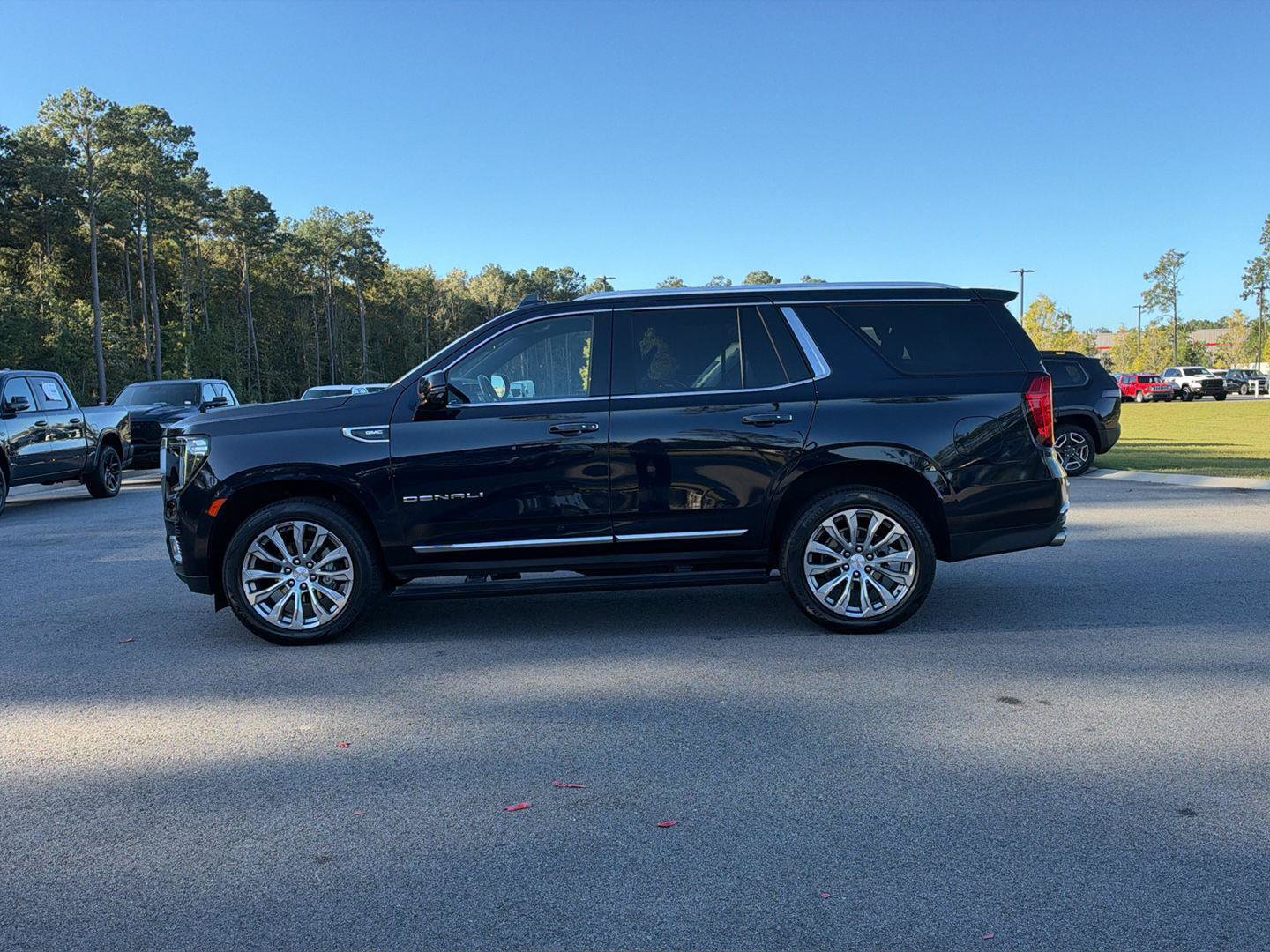 Used 2023 GMC Yukon Denali AWD/4WD image 5