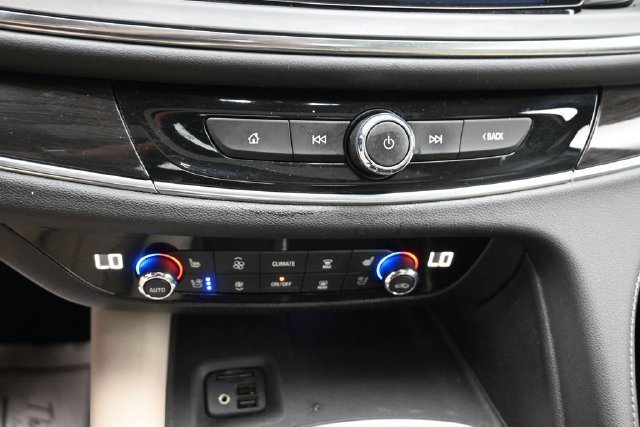 Used 2020 Buick Enclave Premium w/ Sun and Sites Package AWD/4WD image 17