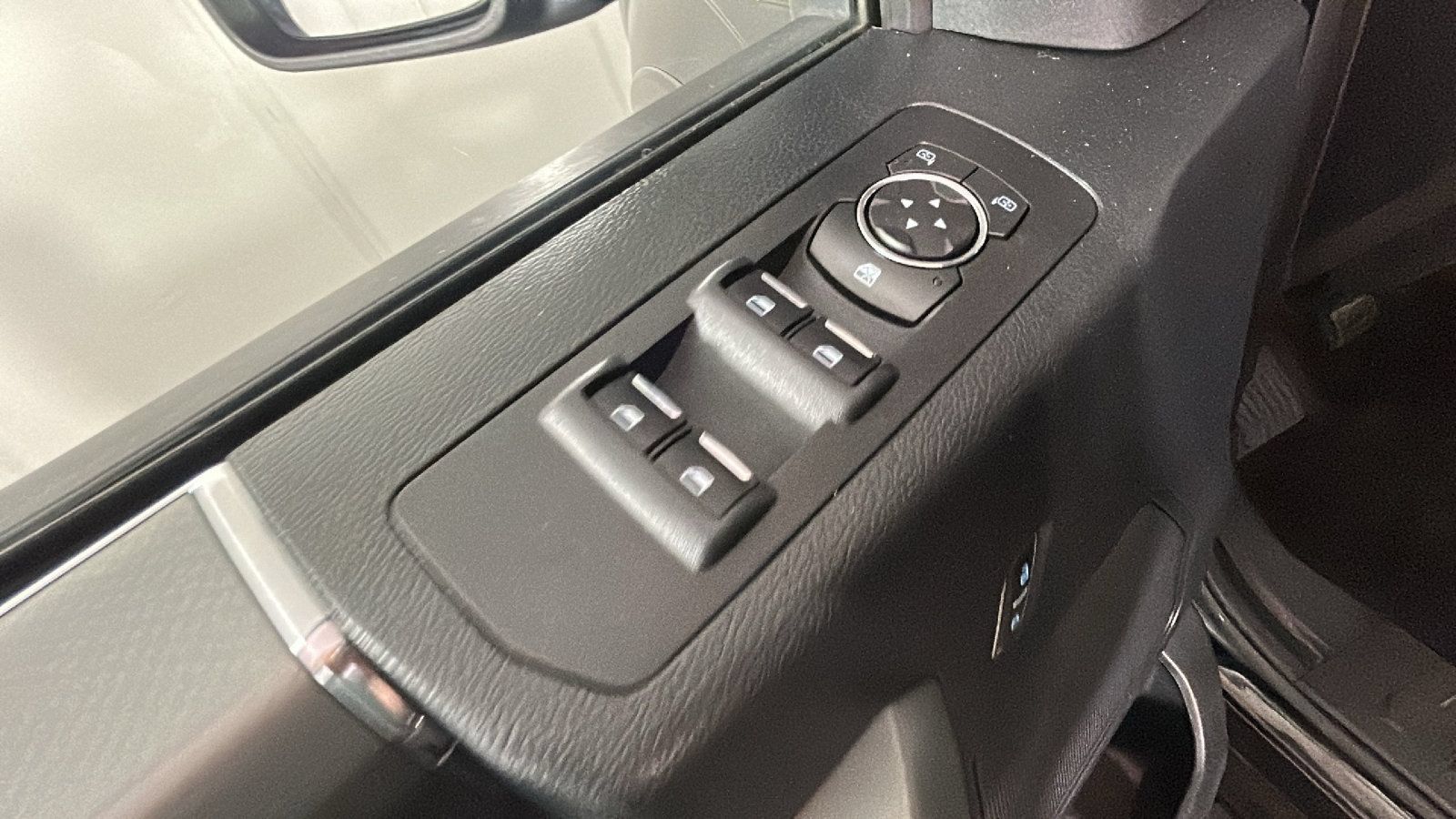 Used 2016 Ford F150 XLT w/ Equipment Group 302A Luxury AWD/4WD image 12