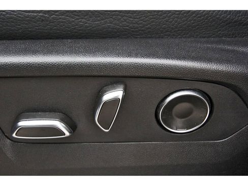 Used 2025 GMC Yukon Denali RWD image 16