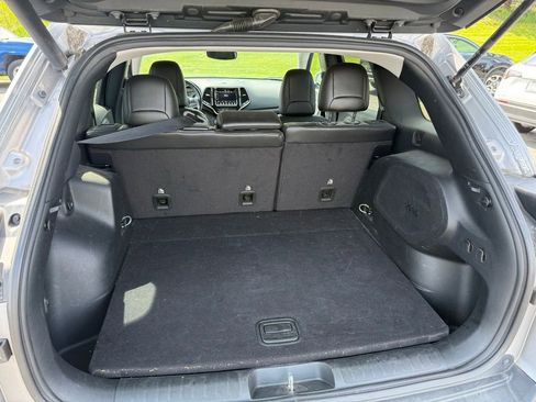 Used 2019 Jeep Cherokee Limited AWD/4WD image 5