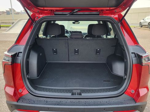 New 2026 Chevrolet Equinox LT w/ Safety and Technology Package FWD image 12
