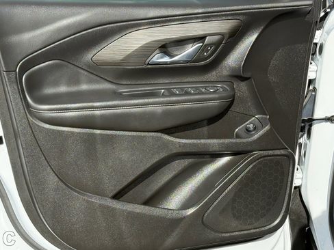 Certified 2023 GMC Terrain SLE w/ Driver Convenience Package image 16