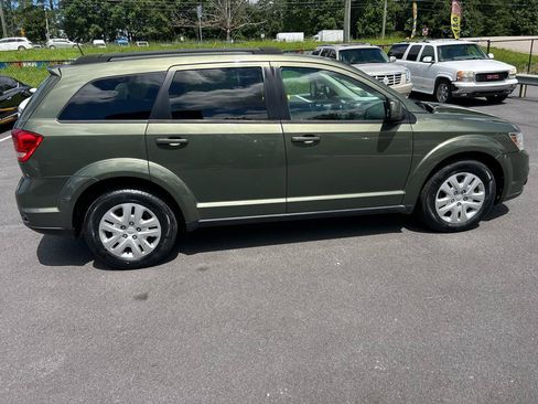Used 2019 Dodge Journey SE w/ Connectivity Group FWD image 6