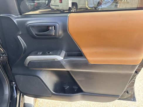 Used 2019 Toyota Tacoma SR5 image 17