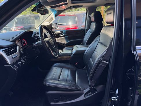 Used 2015 GMC Yukon Denali w/ Premium Package AWD/4WD image 9