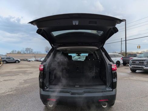 Used 2021 Chevrolet Traverse LT FWD image 16