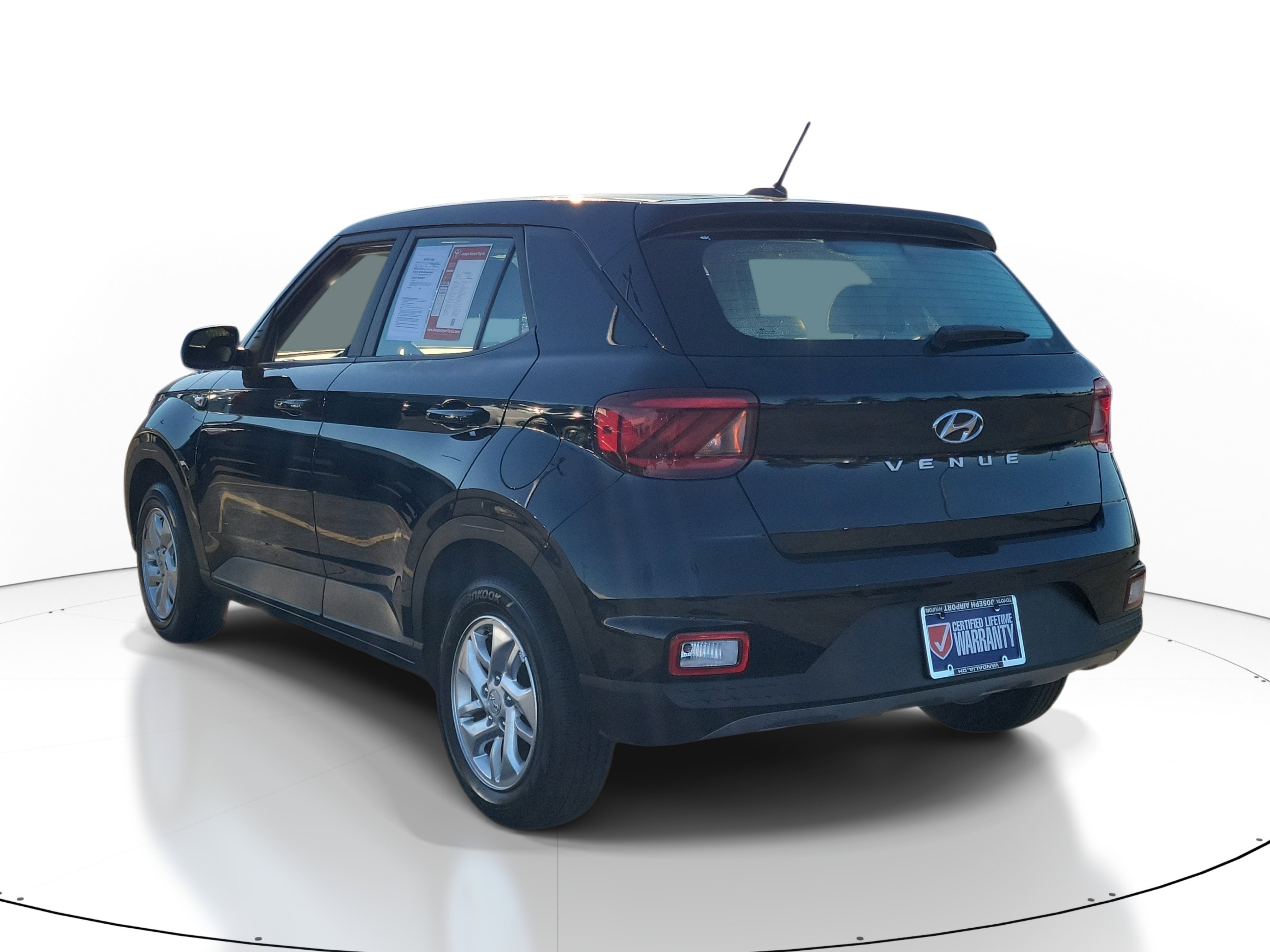 Used 2025 Hyundai Venue SE FWD image 3