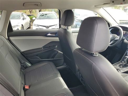 Used 2024 Volkswagen Taos SE image 30