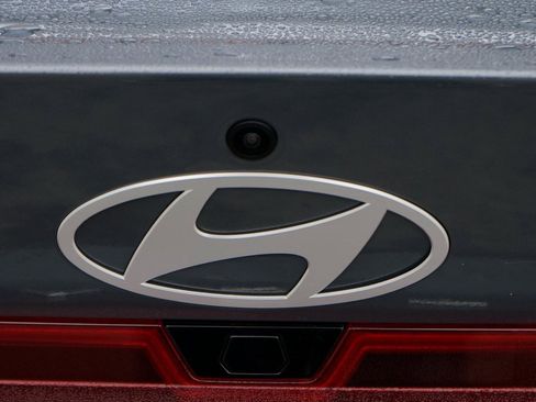 Used 2025 Hyundai Elantra Limited image 41