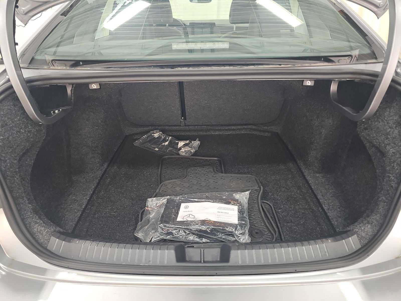 Used 2026 Volkswagen Jetta SEL FWD image 16