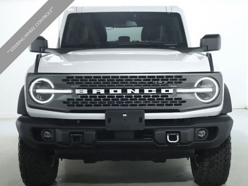 Used 2025 Ford Bronco Badlands image 9