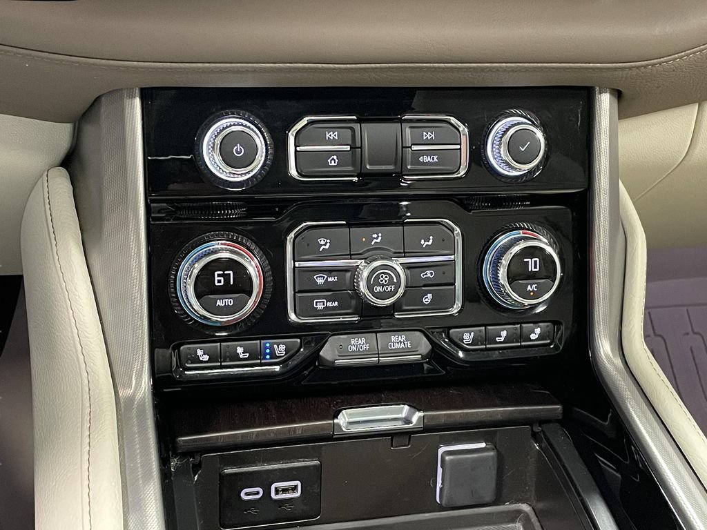 Used 2024 GMC Yukon Denali w/ Advanced Technology Package AWD/4WD image 18