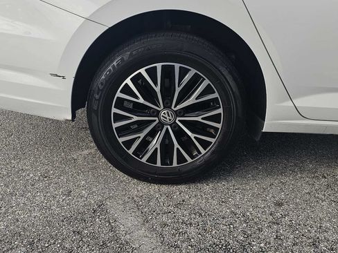 Used 2019 Volkswagen Jetta SEL w/ Cold Weather Package FWD image 10
