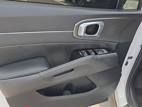 Certified 2023 Kia Sorento SX image 18