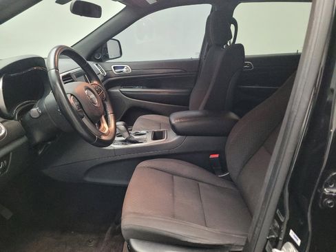 Used 2018 Jeep Grand Cherokee Laredo RWD image 17