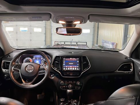 Used 2019 Jeep Cherokee Limited image 24