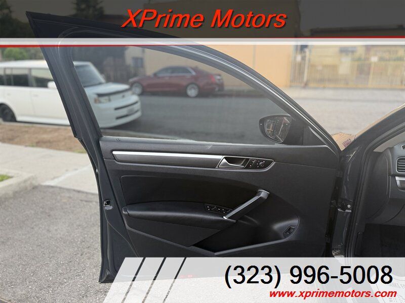 Used 2018 Volkswagen Passat 2.0T R-Line FWD image 11