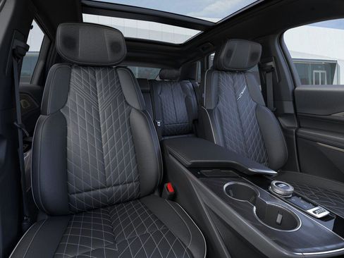 New 2026 Cadillac Lyriq V w/ LPO, Floor Liner Package image 17