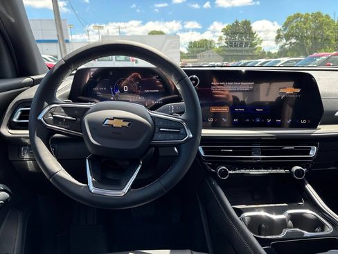 New 2026 Chevrolet Traverse LT w/ Sun and Wheel Package AWD/4WD image 12