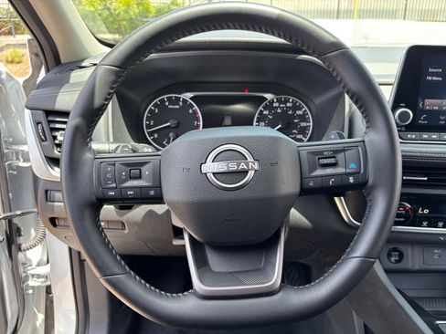 Used 2025 Nissan Rogue SV FWD image 30