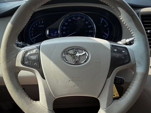 Used 2014 Toyota Sienna XLE FWD image 11