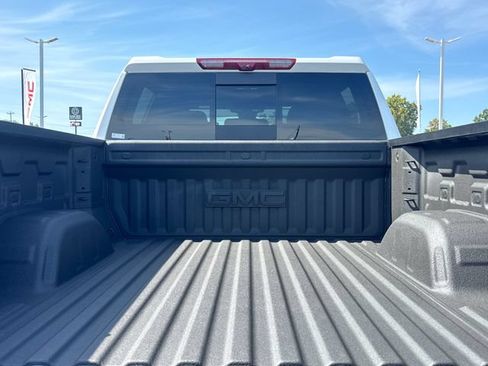 Used 2025 GMC Sierra 1500 AT4 w/ AT4 Premium Package AWD/4WD image 12