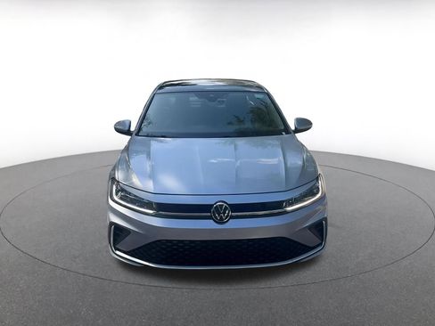 Used 2025 Volkswagen Jetta SE image 4