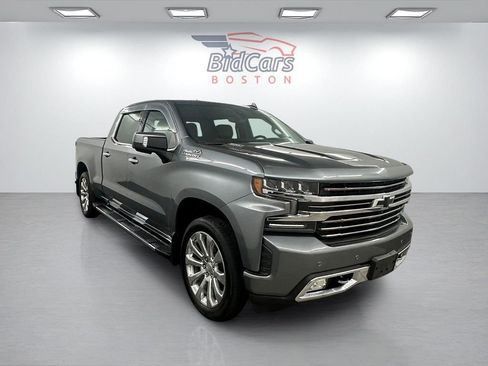 Used 2020 Chevrolet Silverado 1500 High Country w/ Technology Package AWD/4WD image 3