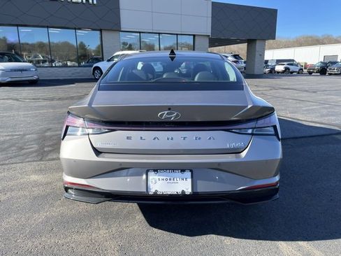 Used 2022 Hyundai Elantra Limited image 6