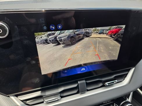 Used 2027 Chevrolet Equinox LT w/ Convenience Package II FWD image 32