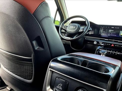 Certified 2023 Kia Carnival SX FWD image 13