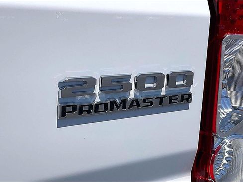 Used 2025 RAM ProMaster 2500 w/ Convenience Group FWD image 10